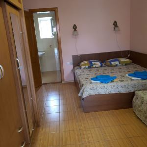 Фотография 19 из 28 - Жилье в Черноморском Крым собственный Гостевой дом в 5-ти мин. от моря ! Своя кухня в номере !