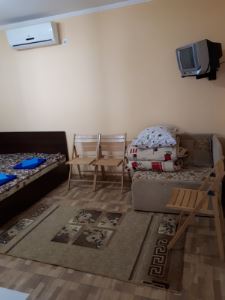 Фотография 17 из 28 - Жилье в Черноморском Крым собственный Гостевой дом в 5-ти мин. от моря ! Своя кухня в номере !