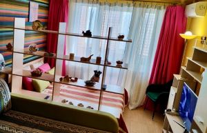 Фотография 7 из 32 - Сдаётся посуточно 1- комнатная квартира в пгт Коктебель 40 кв.м. рядом с морем (350 м),  с кондиционером, Wi-Fi,TV спутниковое и TV через интернет,  с отдельной кухней, совмещенным санузлом, балконом на 5/5 дома,с автономным отоплением и постоянным водоснабжением по адресу  переулок Долинный, возле пансионата «Голубой залив».