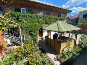 Фотография 22 из 22 -  "Уютный дворик" у Анжелики, 100 метров от моря.