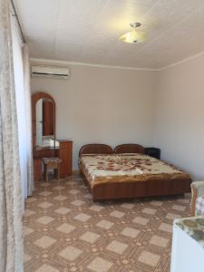 Фотография 3 из 21 -  "Уютный дворик" у Анжелики, 100 метров от моря.