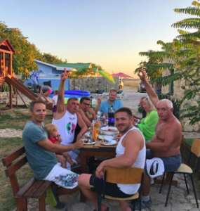Фотография 18 из 24 - Отдых в Оленевке Крым база отдыха Дельфин возле моря - интернет, детская площадка, мангал, парковка. Рядом мыс Тарханкут !