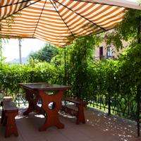 Фотография 7 из 14 - Гостевой дом с бассейном Камелот